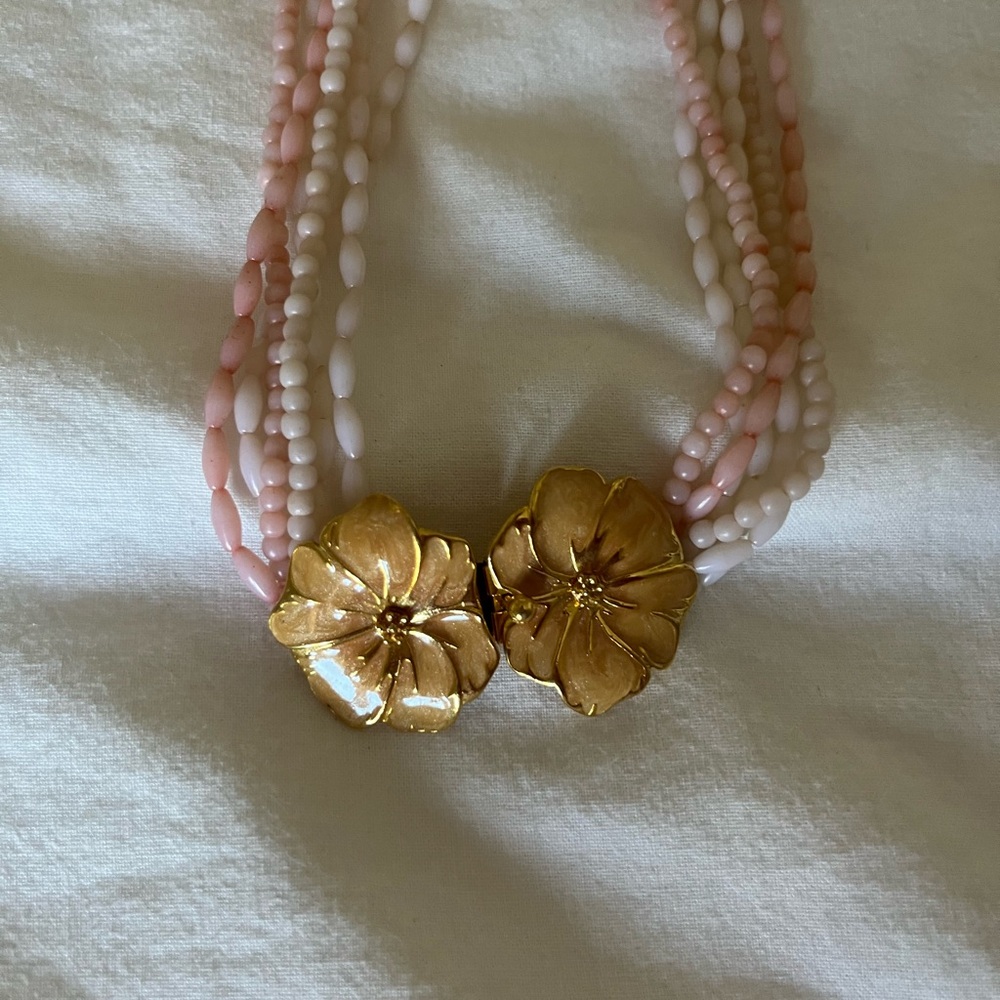 Vintage Trifari necklace in excellent condition